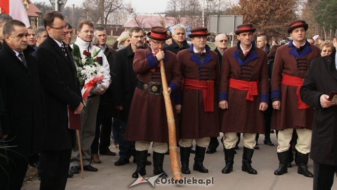 Uroczyste odsłonięcie pomnika w Dudach Puszczańskich [11.11.2012] - zdjęcie #80 - eOstroleka.pl