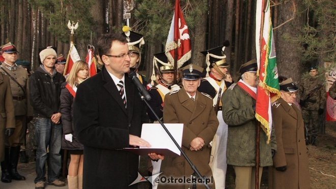 Uroczyste odsłonięcie pomnika w Dudach Puszczańskich [11.11.2012] - zdjęcie #76 - eOstroleka.pl