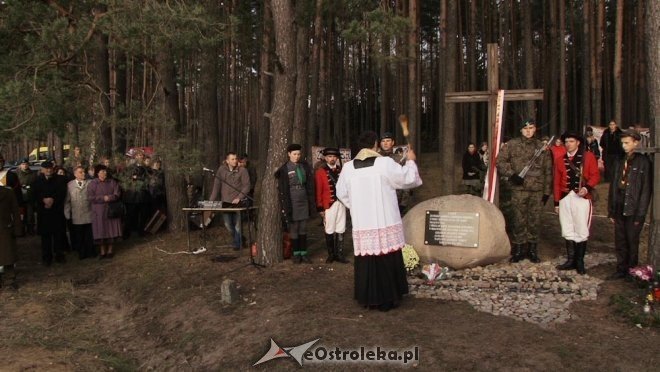 Uroczyste odsłonięcie pomnika w Dudach Puszczańskich [11.11.2012] - zdjęcie #68 - eOstroleka.pl