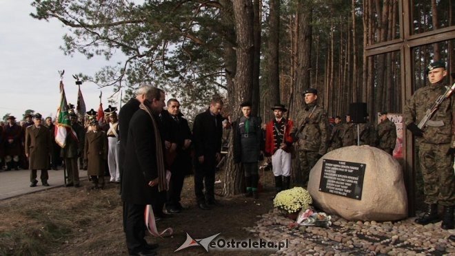 Uroczyste odsłonięcie pomnika w Dudach Puszczańskich [11.11.2012] - zdjęcie #59 - eOstroleka.pl