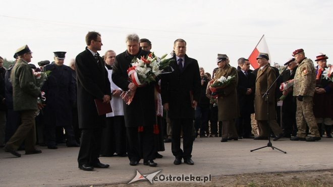 Uroczyste odsłonięcie pomnika w Dudach Puszczańskich [11.11.2012] - zdjęcie #64 - eOstroleka.pl