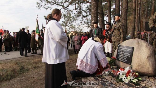 Uroczyste odsłonięcie pomnika w Dudach Puszczańskich [11.11.2012] - zdjęcie #62 - eOstroleka.pl