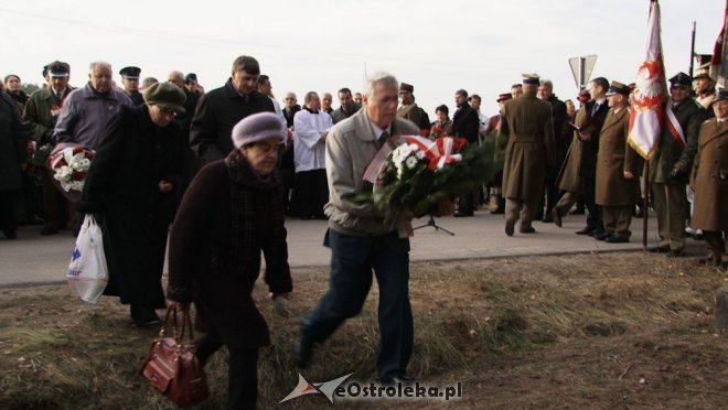 Uroczyste odsłonięcie pomnika w Dudach Puszczańskich [11.11.2012] - zdjęcie #59 - eOstroleka.pl