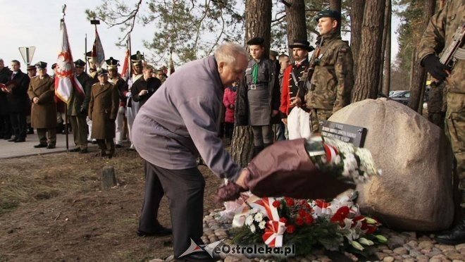 Uroczyste odsłonięcie pomnika w Dudach Puszczańskich [11.11.2012] - zdjęcie #57 - eOstroleka.pl
