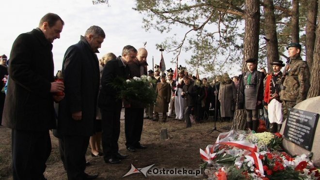 Uroczyste odsłonięcie pomnika w Dudach Puszczańskich [11.11.2012] - zdjęcie #53 - eOstroleka.pl