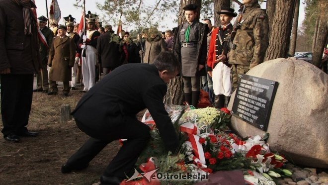 Uroczyste odsłonięcie pomnika w Dudach Puszczańskich [11.11.2012] - zdjęcie #52 - eOstroleka.pl