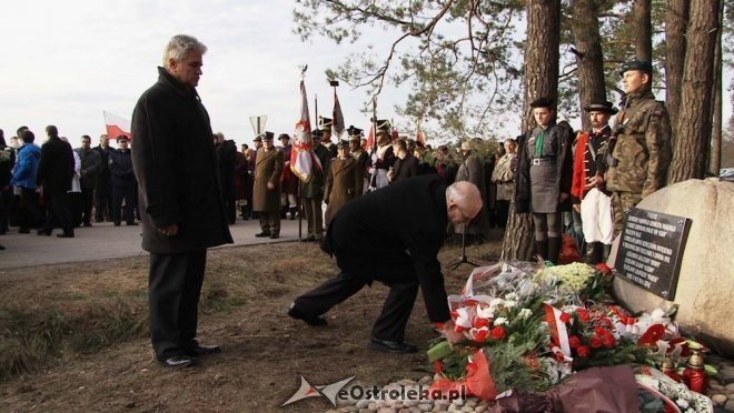 Uroczyste odsłonięcie pomnika w Dudach Puszczańskich [11.11.2012] - zdjęcie #51 - eOstroleka.pl