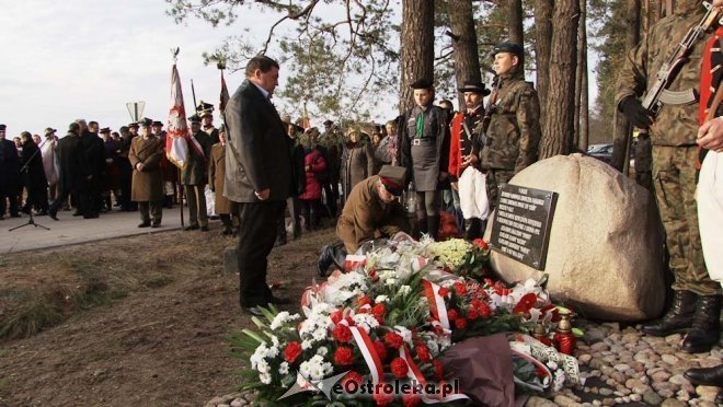 Uroczyste odsłonięcie pomnika w Dudach Puszczańskich [11.11.2012] - zdjęcie #78 - eOstroleka.pl