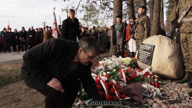Uroczyste odsłonięcie pomnika w Dudach Puszczańskich [11.11.2012] - zdjęcie #46 - eOstroleka.pl