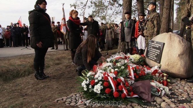 Uroczyste odsłonięcie pomnika w Dudach Puszczańskich [11.11.2012] - zdjęcie #45 - eOstroleka.pl