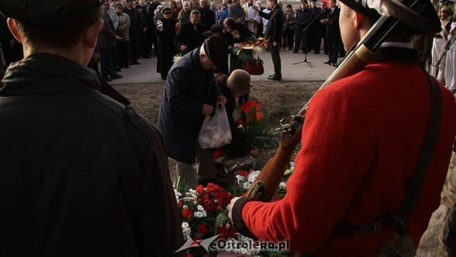 Uroczyste odsłonięcie pomnika w Dudach Puszczańskich [11.11.2012] - zdjęcie #43 - eOstroleka.pl