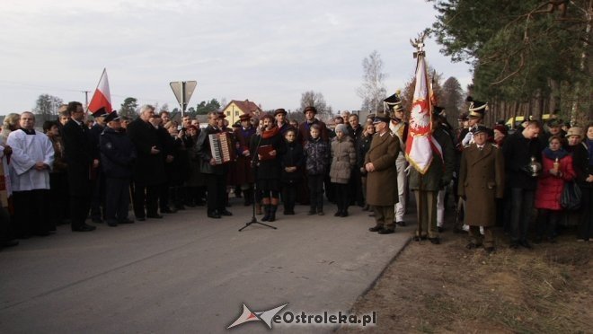 Uroczyste odsłonięcie pomnika w Dudach Puszczańskich [11.11.2012] - zdjęcie #38 - eOstroleka.pl