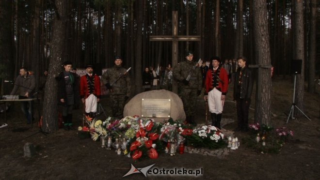Uroczyste odsłonięcie pomnika w Dudach Puszczańskich [11.11.2012] - zdjęcie #32 - eOstroleka.pl