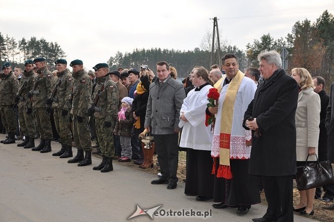 Uroczyste odsłonięcie pomnika w Dudach Puszczańskich [11.11.2012] - zdjęcie #31 - eOstroleka.pl