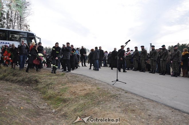 Uroczyste odsłonięcie pomnika w Dudach Puszczańskich [11.11.2012] - zdjęcie #29 - eOstroleka.pl