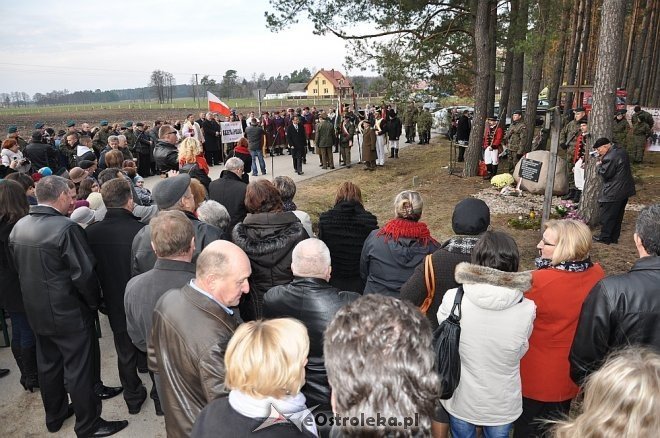 Uroczyste odsłonięcie pomnika w Dudach Puszczańskich [11.11.2012] - zdjęcie #23 - eOstroleka.pl