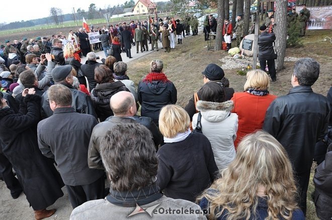 Uroczyste odsłonięcie pomnika w Dudach Puszczańskich [11.11.2012] - zdjęcie #22 - eOstroleka.pl