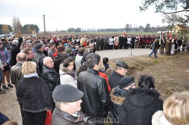 Uroczyste odsłonięcie pomnika w Dudach Puszczańskich [11.11.2012] - zdjęcie #18 - eOstroleka.pl