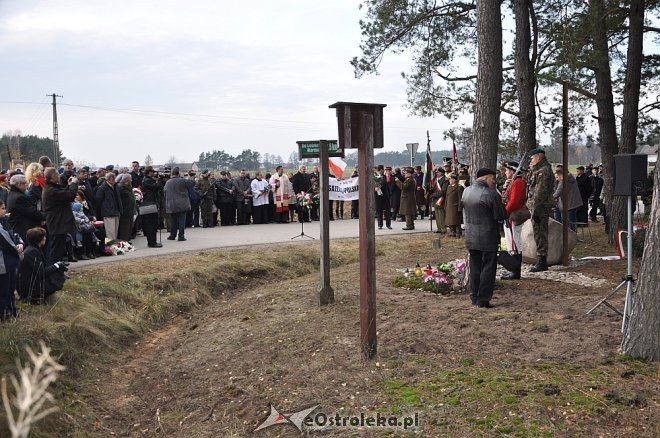 Uroczyste odsłonięcie pomnika w Dudach Puszczańskich [11.11.2012] - zdjęcie #16 - eOstroleka.pl