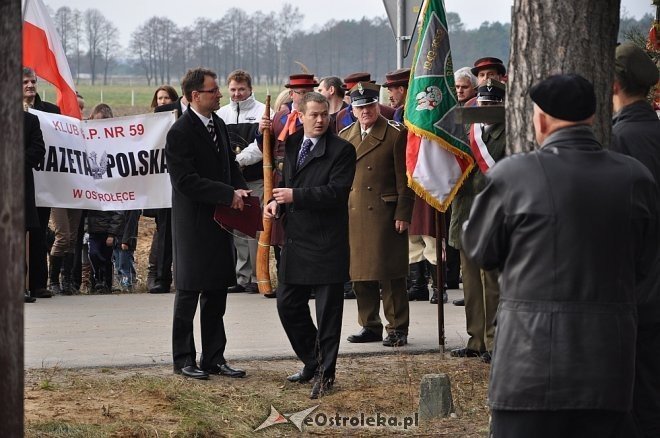 Uroczyste odsłonięcie pomnika w Dudach Puszczańskich [11.11.2012] - zdjęcie #14 - eOstroleka.pl