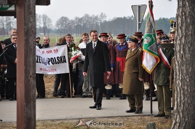 Uroczyste odsłonięcie pomnika w Dudach Puszczańskich [11.11.2012] - zdjęcie #13 - eOstroleka.pl