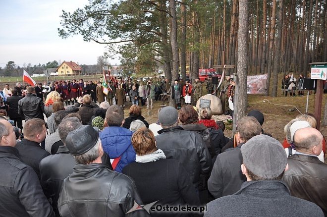 Uroczyste odsłonięcie pomnika w Dudach Puszczańskich [11.11.2012] - zdjęcie #11 - eOstroleka.pl
