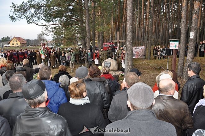 Uroczyste odsłonięcie pomnika w Dudach Puszczańskich [11.11.2012] - zdjęcie #9 - eOstroleka.pl