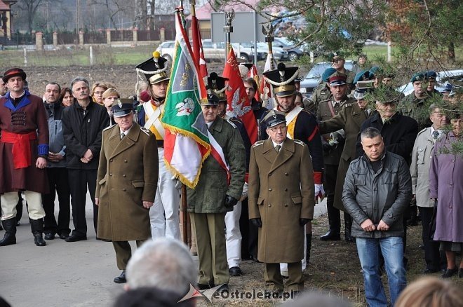 Uroczyste odsłonięcie pomnika w Dudach Puszczańskich [11.11.2012] - zdjęcie #7 - eOstroleka.pl