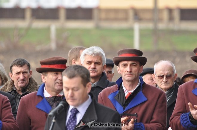 Uroczyste odsłonięcie pomnika w Dudach Puszczańskich [11.11.2012] - zdjęcie #6 - eOstroleka.pl