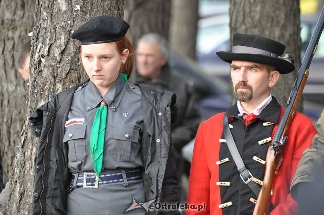 Uroczyste odsłonięcie pomnika w Dudach Puszczańskich [11.11.2012] - zdjęcie #4 - eOstroleka.pl