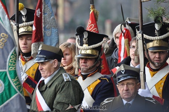 Uroczyste odsłonięcie pomnika w Dudach Puszczańskich [11.11.2012] - zdjęcie #3 - eOstroleka.pl