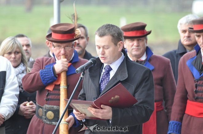 Uroczyste odsłonięcie pomnika w Dudach Puszczańskich [11.11.2012] - zdjęcie #2 - eOstroleka.pl