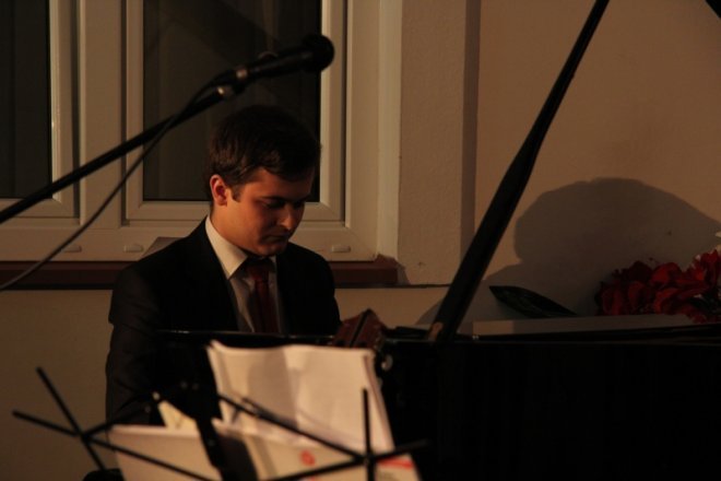 Ostrołęczanie po raz szósty wspólnie śpiewali pieśni patrotyczne [12 XI 2012] - zdjęcie #24 - eOstroleka.pl