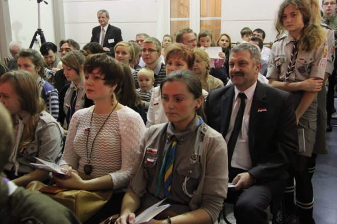 Ostrołęczanie po raz szósty wspólnie śpiewali pieśni patrotyczne [12 XI 2012] - zdjęcie #20 - eOstroleka.pl