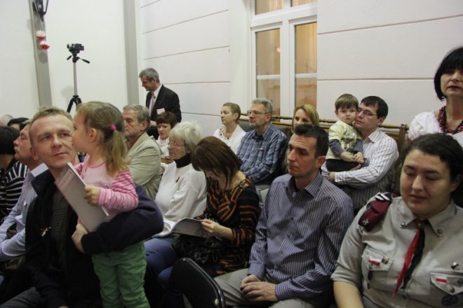 Ostrołęczanie po raz szósty wspólnie śpiewali pieśni patrotyczne [12 XI 2012] - zdjęcie #19 - eOstroleka.pl