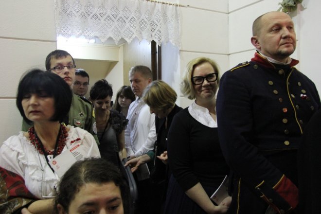 Ostrołęczanie po raz szósty wspólnie śpiewali pieśni patrotyczne [12 XI 2012] - zdjęcie #18 - eOstroleka.pl