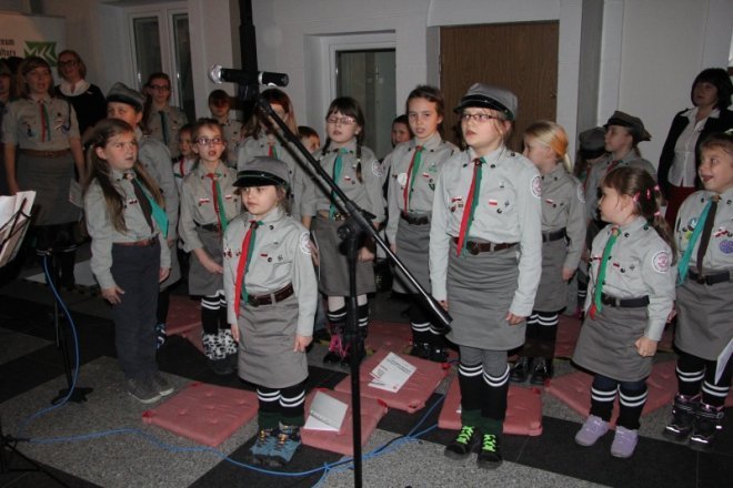 Ostrołęczanie po raz szósty wspólnie śpiewali pieśni patrotyczne [12 XI 2012] - zdjęcie #13 - eOstroleka.pl