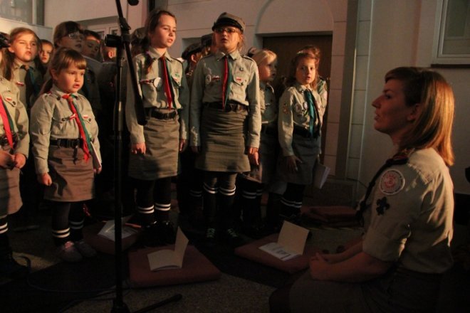 Ostrołęczanie po raz szósty wspólnie śpiewali pieśni patrotyczne [12 XI 2012] - zdjęcie #8 - eOstroleka.pl