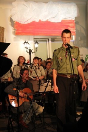 Ostrołęczanie po raz szósty wspólnie śpiewali pieśni patrotyczne [12 XI 2012] - zdjęcie #1 - eOstroleka.pl