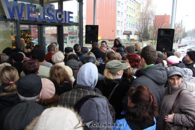 Tłumy na otwarciu pierwszego w Ostrołęce Marc Polu [14 XI 2012] - zdjęcie #16 - eOstroleka.pl