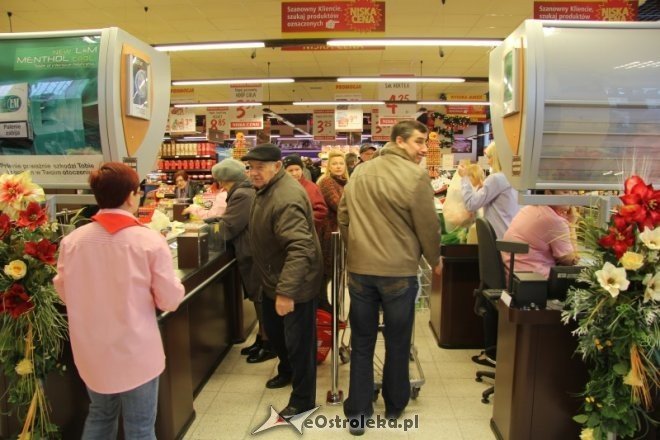 Tłumy na otwarciu pierwszego w Ostrołęce Marc Polu [14 XI 2012] - zdjęcie #15 - eOstroleka.pl