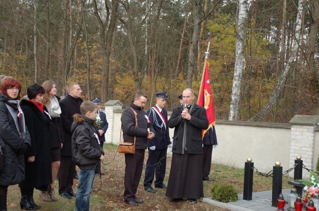 Nowa Wieś Zachodnia: Obchody Święta Niepodległości [15 XI 2012]] - zdjęcie #1 - eOstroleka.pl