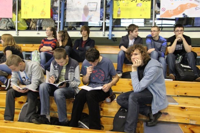 Akcja antynarkotykowa w hali im. Arkadiusza Gołosia [15 XI 2012] - zdjęcie #16 - eOstroleka.pl