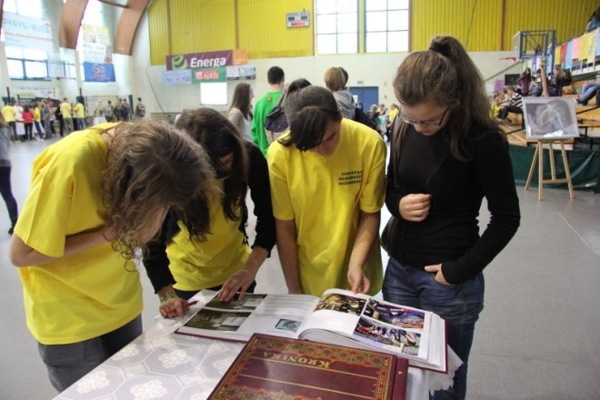 Akcja antynarkotykowa w hali im. Arkadiusza Gołosia [15 XI 2012] - zdjęcie #5 - eOstroleka.pl