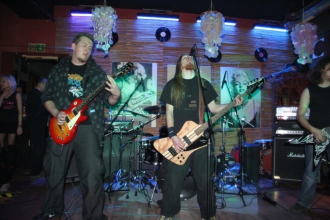 Kontrowersyjny zespół Butelka wystąpił w Avalonie [19 XI 2012] - zdjęcie #4 - eOstroleka.pl