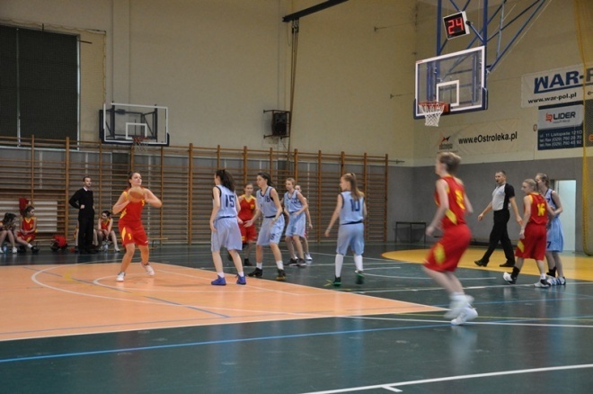 Koszykówka: Tęcza Ostrołęka - Huragan Wołomin (17.11.2012) - zdjęcie #15 - eOstroleka.pl