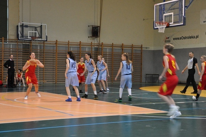 Koszykówka: Tęcza Ostrołęka - Huragan Wołomin (17.11.2012) - zdjęcie #9 - eOstroleka.pl