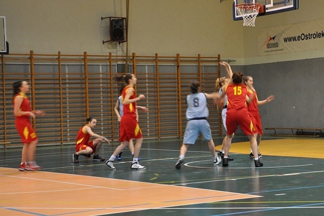 Koszykówka: Tęcza Ostrołęka - Huragan Wołomin (17.11.2012) - zdjęcie #18 - eOstroleka.pl