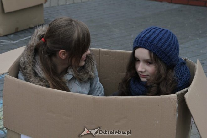 Happening w ramach akcji „Pomóż przetrwać zimę” [22.11.2012] - zdjęcie #6 - eOstroleka.pl
