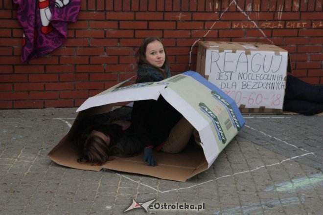 Happening w ramach akcji „Pomóż przetrwać zimę” [22.11.2012] - zdjęcie #7 - eOstroleka.pl
